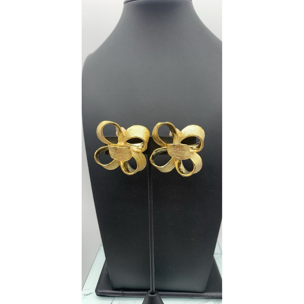Vintage Gold Tone Chunky Ribbon Bow Clip On Earrings